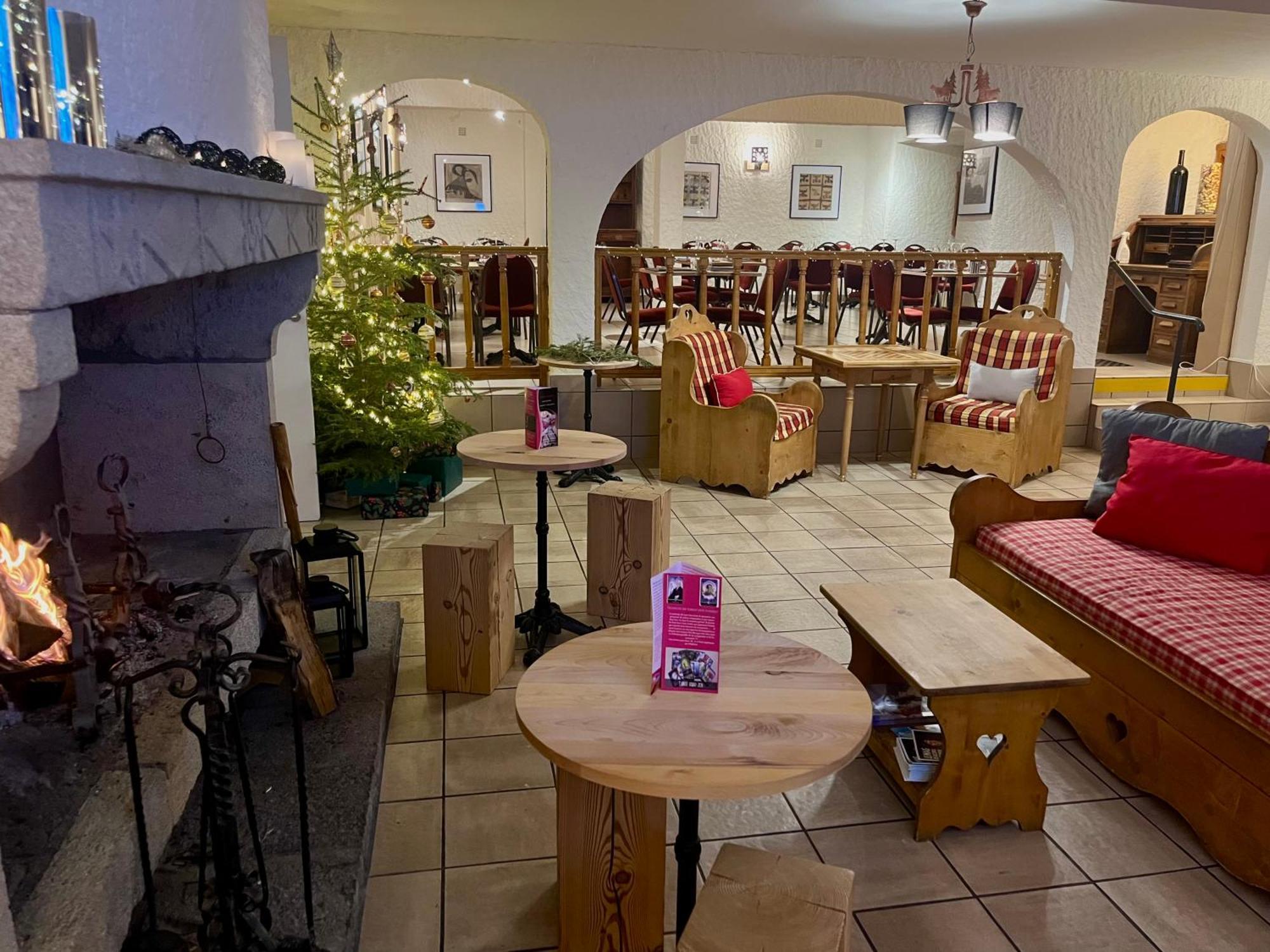 Hotel Restaurant Le Clos Besse-et-Saint-Anastaise Ngoại thất bức ảnh